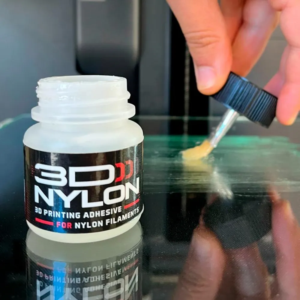 Aplicación de una película fina de 3DNYLON con pincel sobre una cama de vidrio