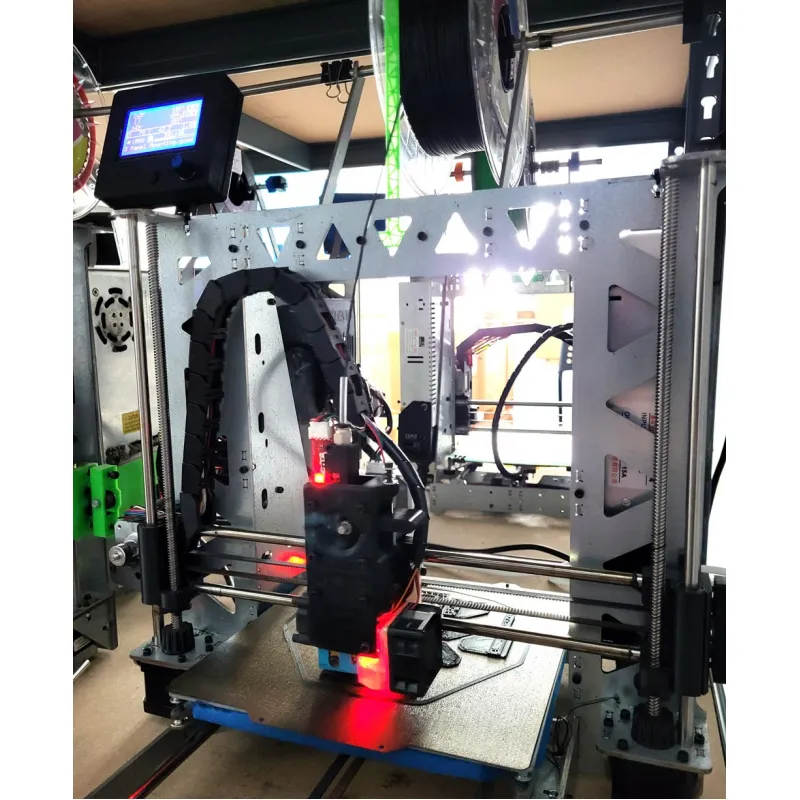 Equipos de impresión de anteriores generaciones de HTA3D en uso.