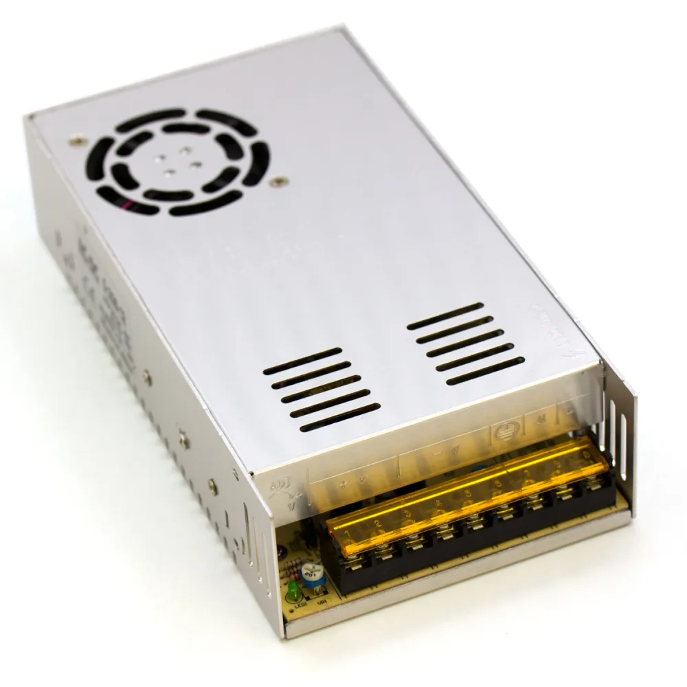 Fuente conmutada compacta de 12 V y 20 A con ventilador, ajuste de salida y regleta de conexiones protegida