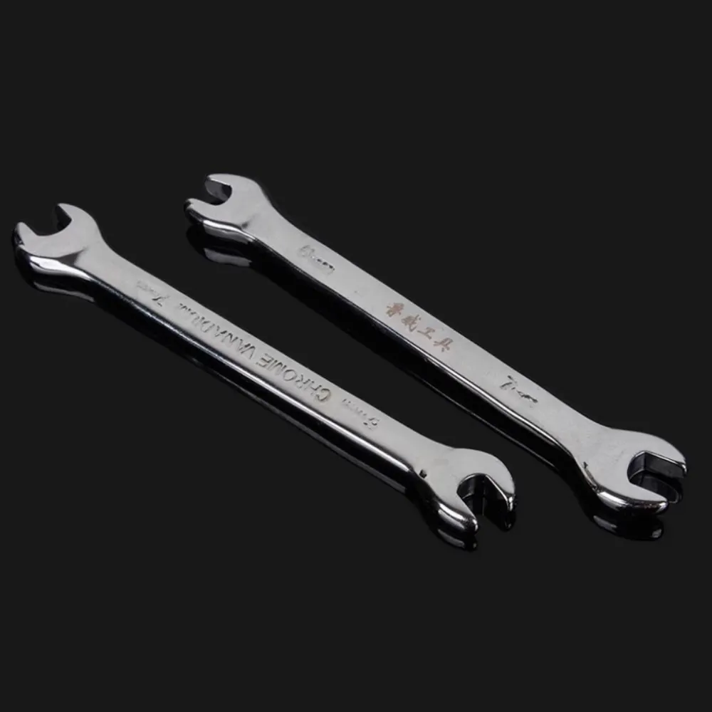 Llave fija de acero cromo-vanadio con bocas abiertas de 6 y 7 mm